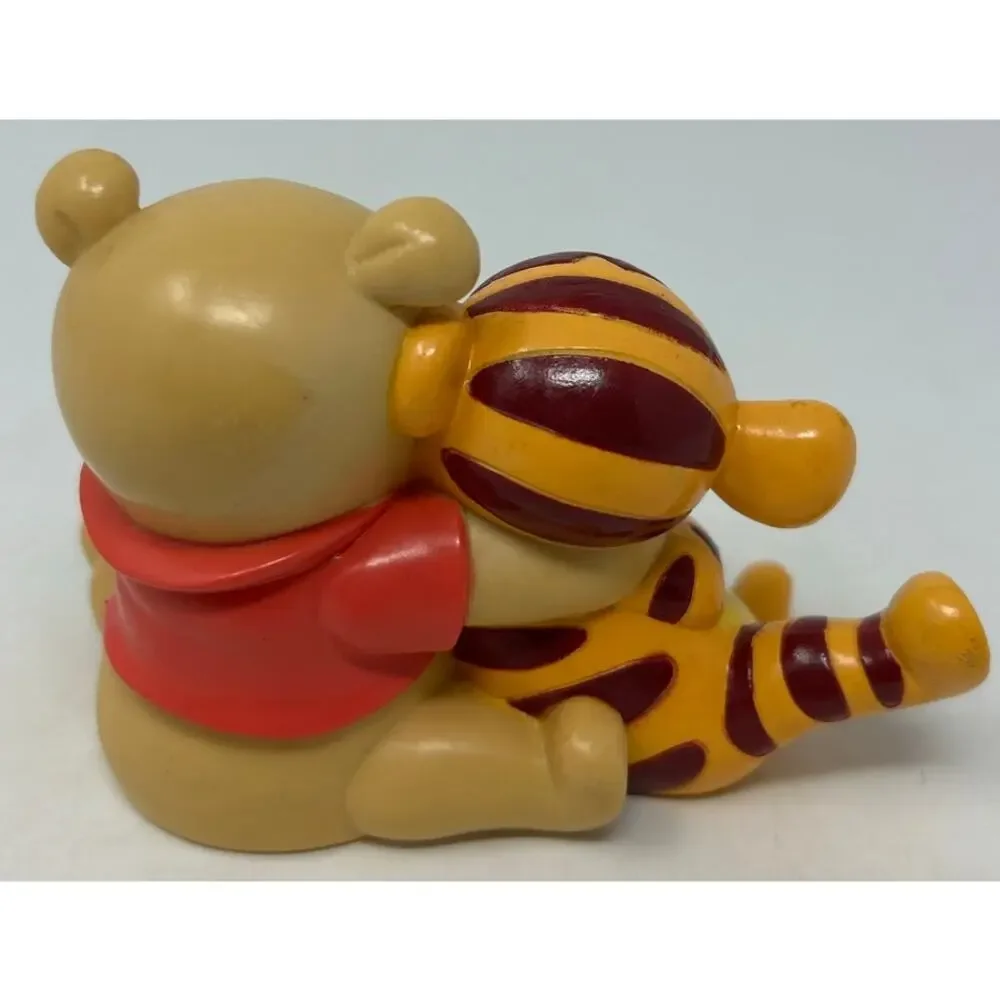 DecoPak Inc. Disney Baby Winnie the Pooh Hugging Baby Tigger the‎ Tiger Figurine